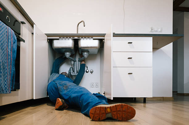 Professional Plumbing technician working in Pantego, TX